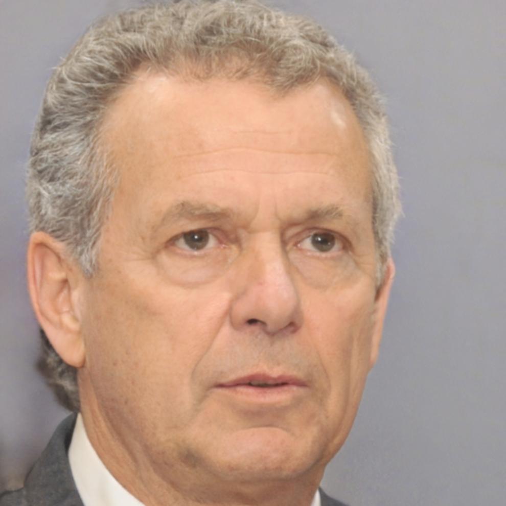 Portrait de Pierre Dubois, expert en analyse financière